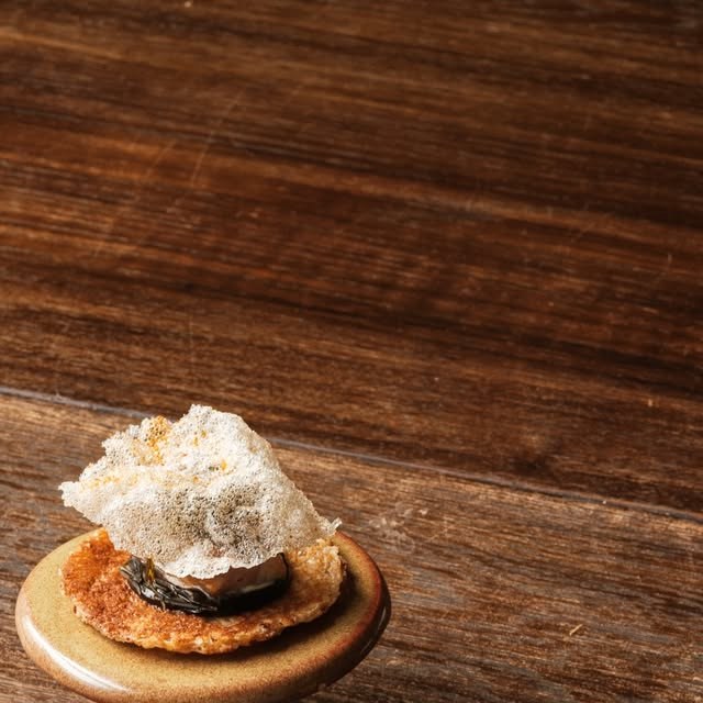 The trio of snacks that opens the tasting menu